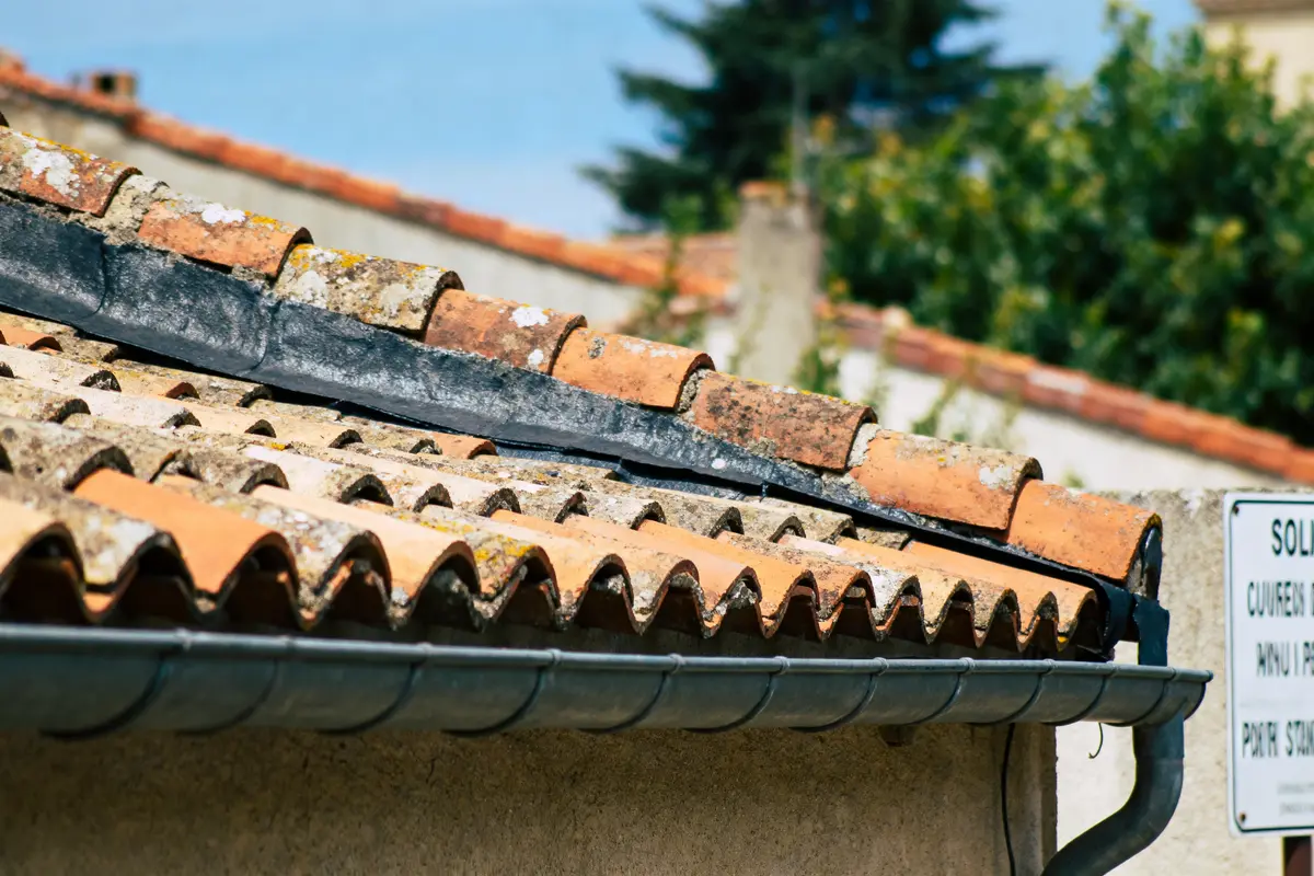 Solin contre Mur : Découvrez le guide complet pour une étanchéité parfaite !